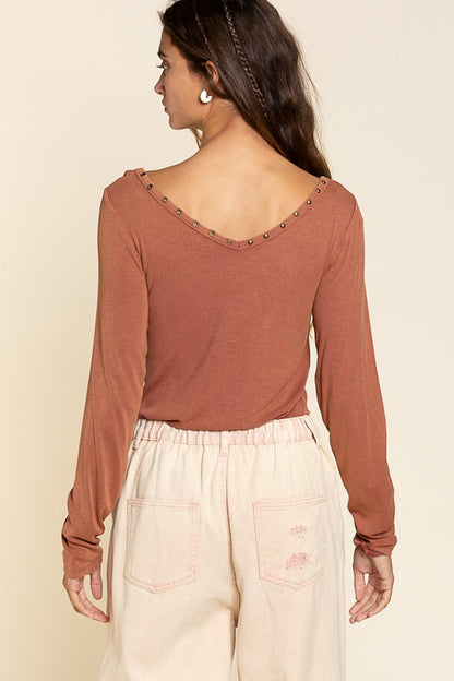 POL LONG SLEEVE V NECK STUDDED TOP