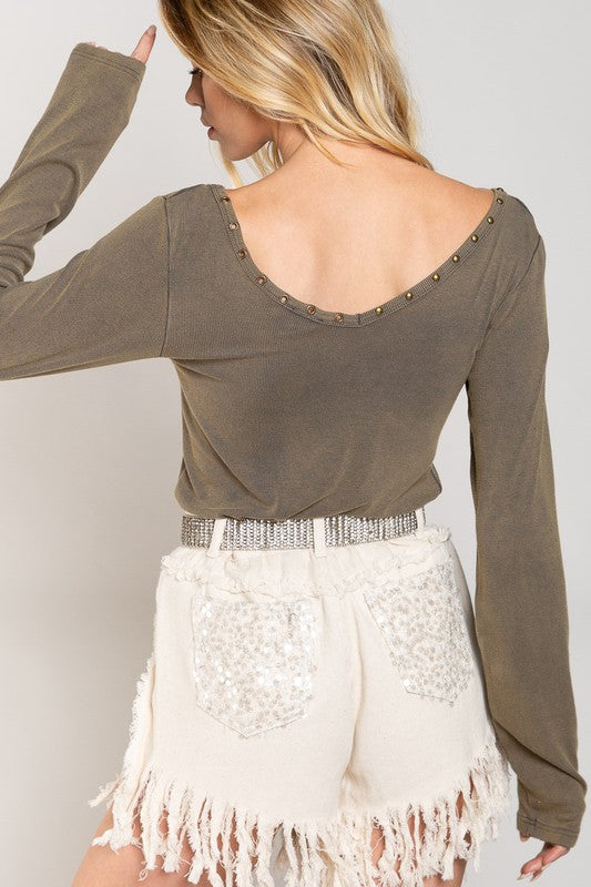 POL LONG SLEEVE V NECK STUDDED TOP