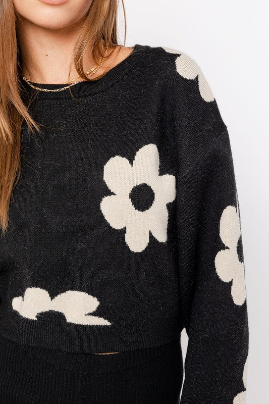 LONG SLEEVE CROP SWEATER WITH DAISY PATTERN