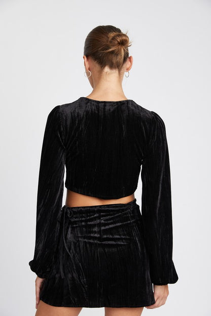 LONG SLEEVE KEYHOLE VELVET CROP TOP