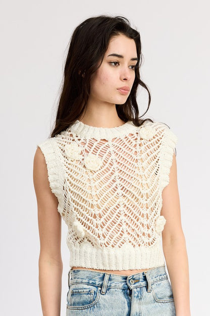 FLOWER DETAIL SLEEVELESS CROCHET TOP