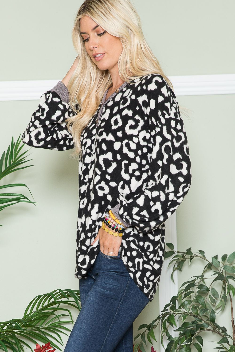 Leopard V-Neck Long Sleeve Blouse