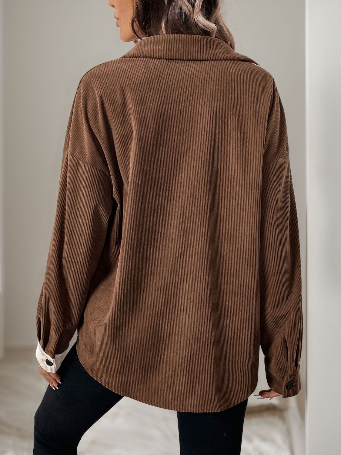 Pocketed Contrast Collared Neck Long Sleeve Shirt