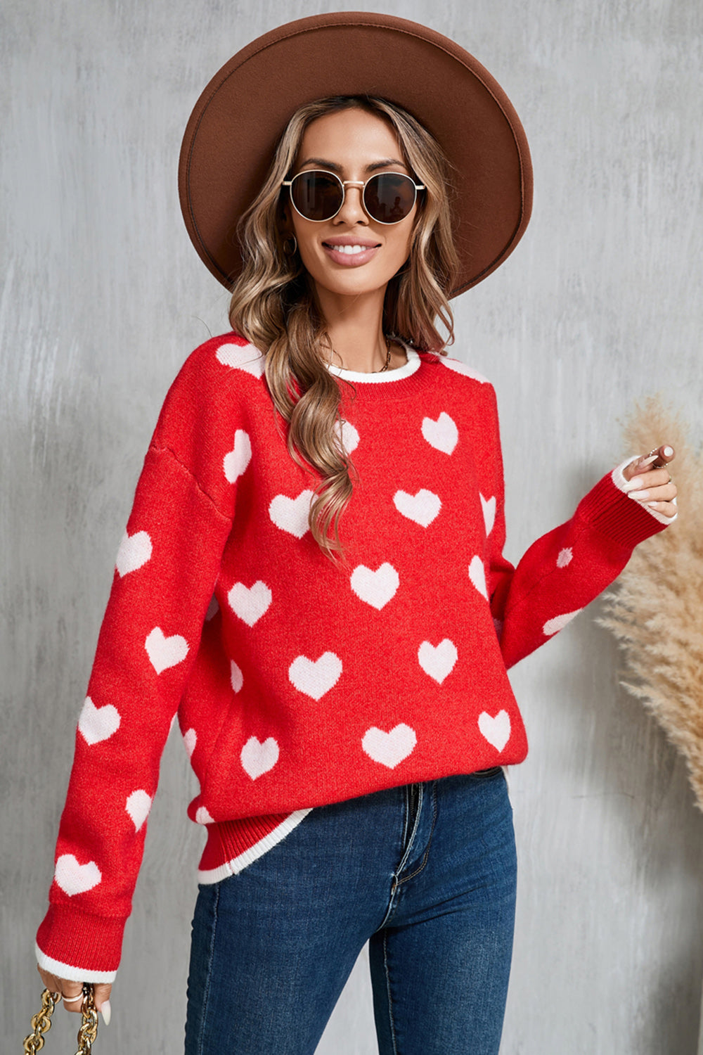 Contrast Trim Heart Round Neck Sweater