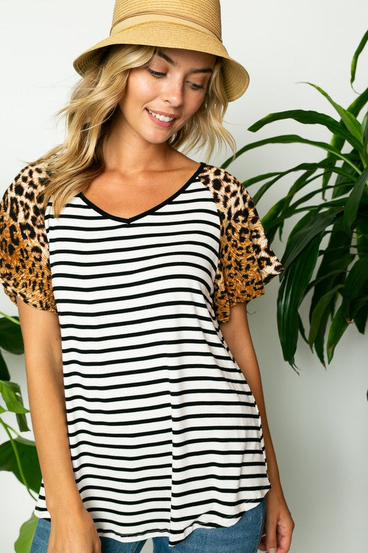 STRIPE ANIMAL FLARE V NECK TOP