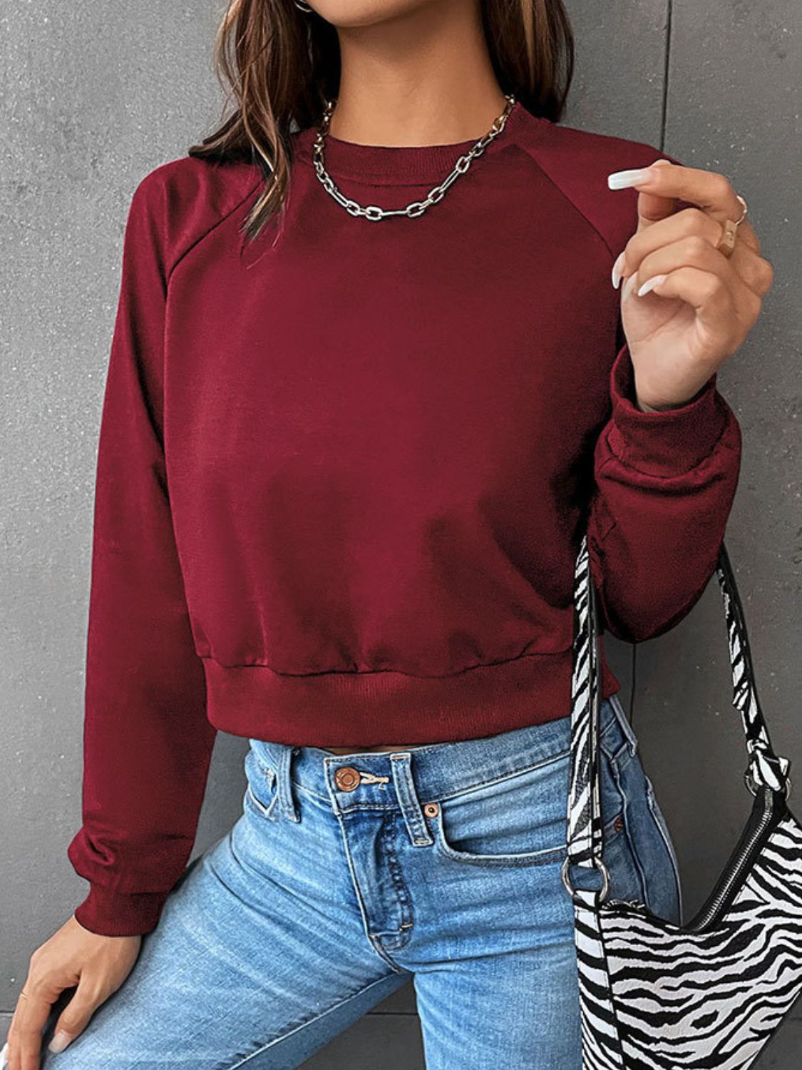 Raglan Sleeve Round Neck Cropped Sweatshirt