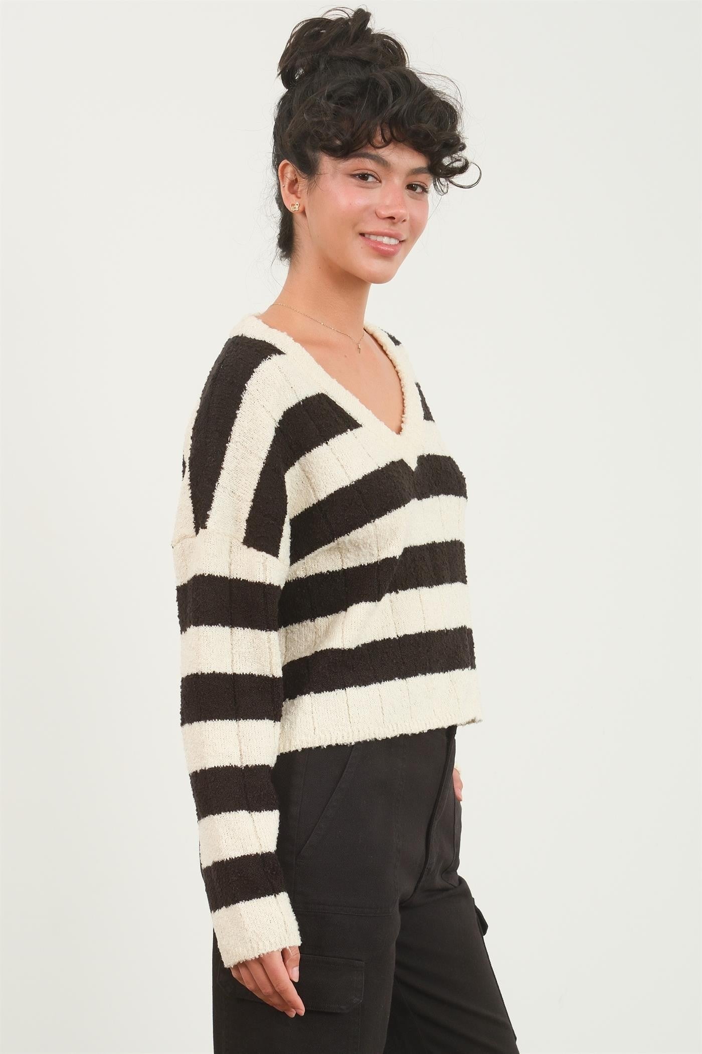 Contrast Striped Cropped V-Neck Sweater