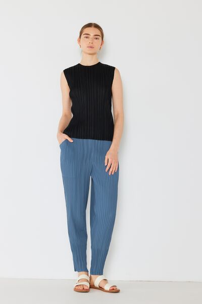 Pleated Relaxed-Fit Slight Drop Crotch Jogger