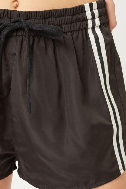 Single Striped Trim Windbreaker Shorts