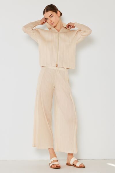 Pleated Wide-Leg Pants with Side Pleat Detail